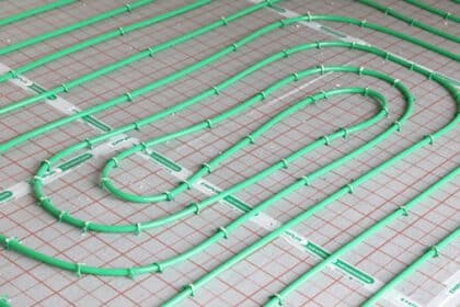 Heizungsrohre, fußbodenheizung, heizungsbau, SOKA-Bau-Beitragspflicht